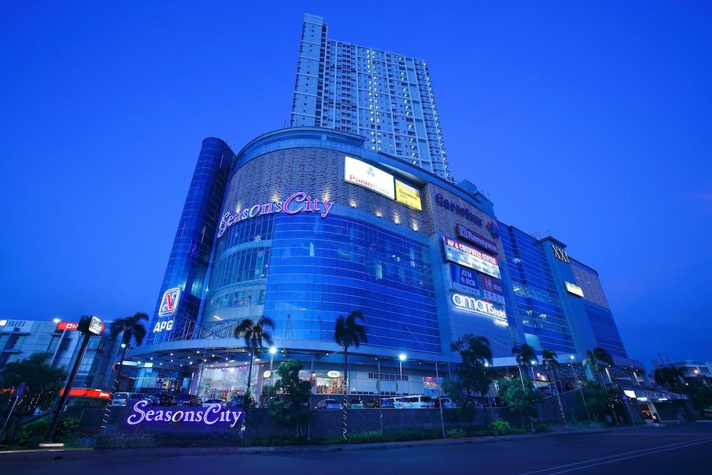 Amaris Hotel Seasons City Jakarta Exterior photo