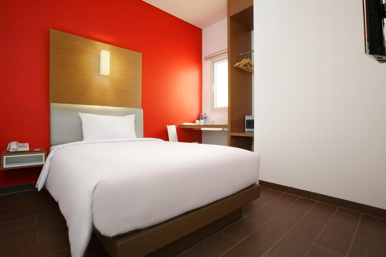 Amaris Hotel Seasons City Jakarta Exterior photo