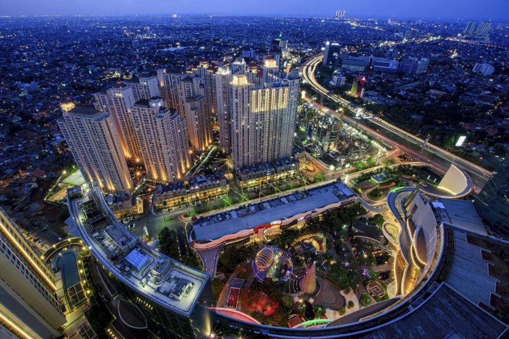 Amaris Hotel Seasons City Jakarta Exterior photo
