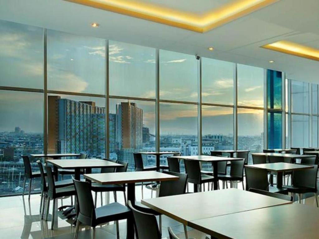 Amaris Hotel Seasons City Jakarta Exterior photo