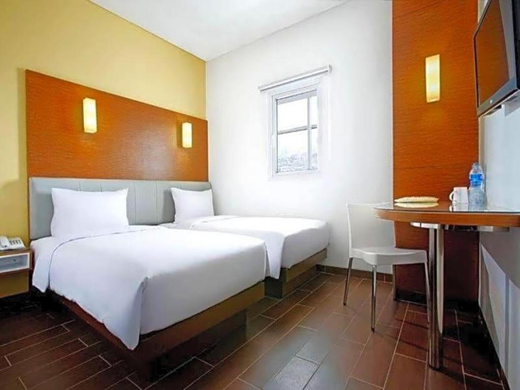Amaris Hotel Seasons City Jakarta Exterior photo
