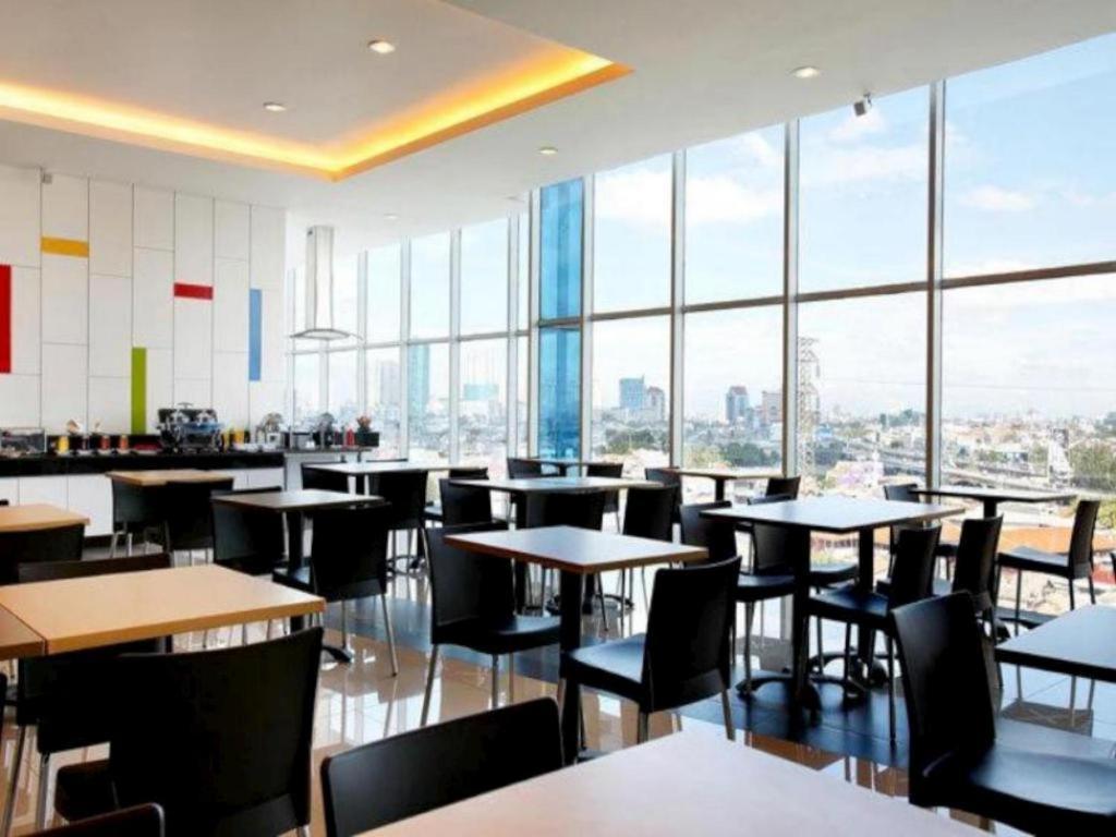Amaris Hotel Seasons City Jakarta Exterior photo