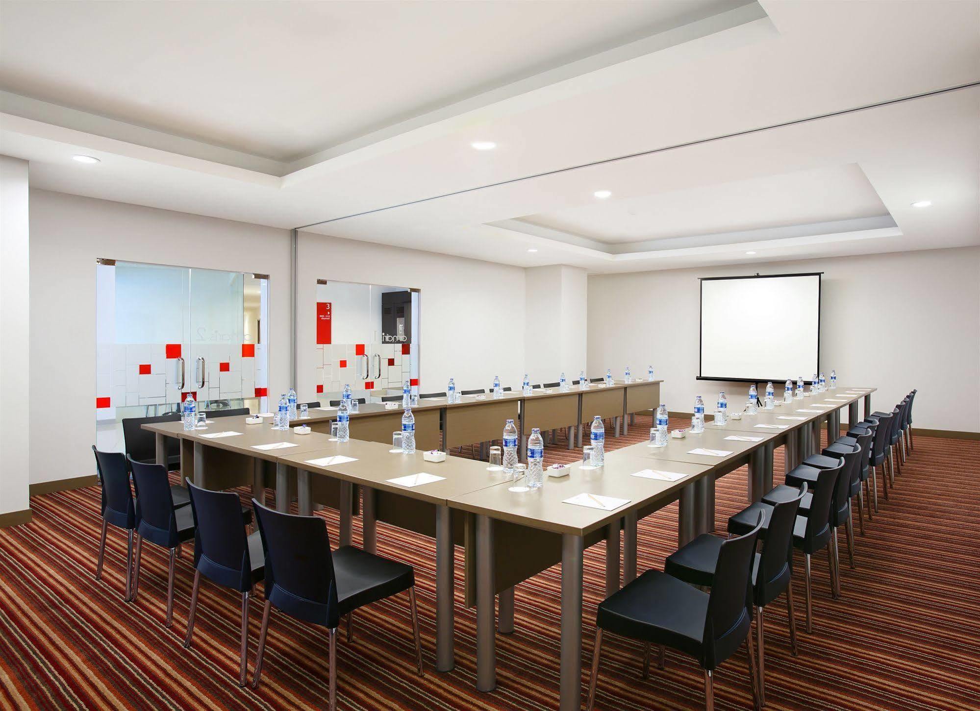 Amaris Hotel Seasons City Jakarta Exterior photo