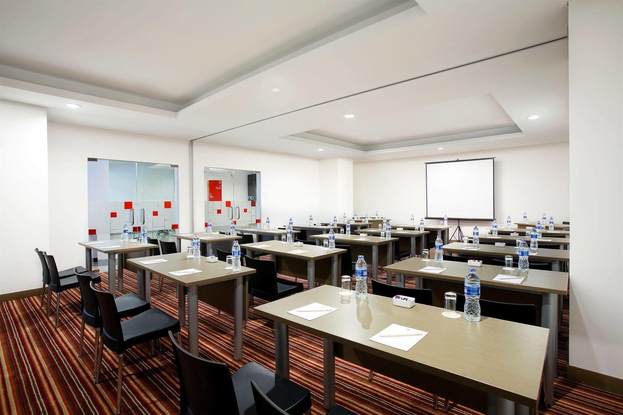 Amaris Hotel Seasons City Jakarta Exterior photo