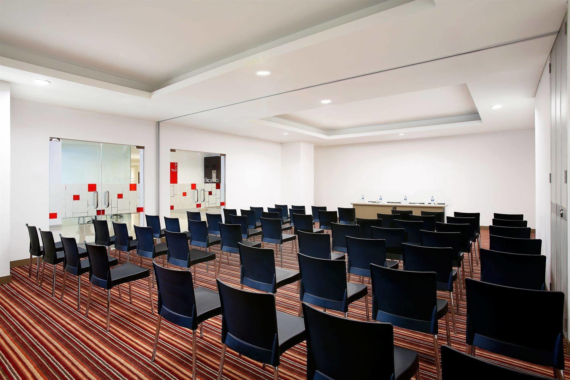 Amaris Hotel Seasons City Jakarta Exterior photo