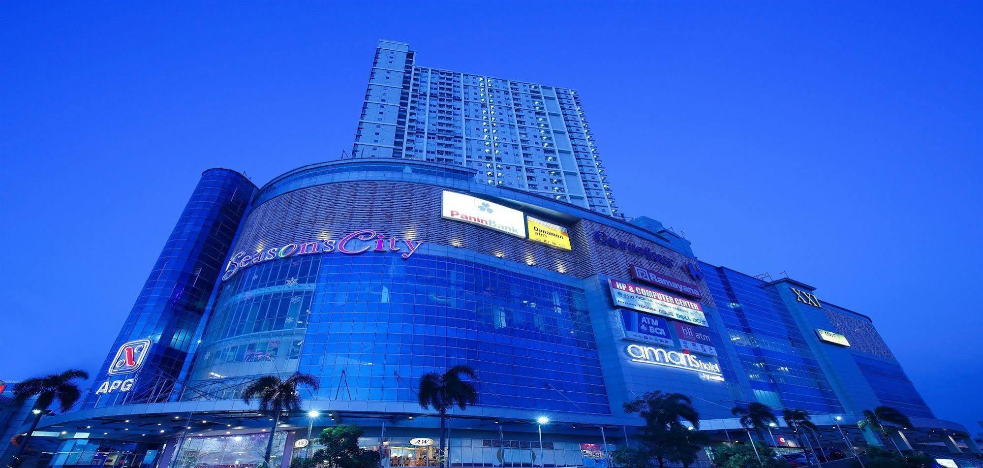 Amaris Hotel Seasons City Jakarta Exterior photo